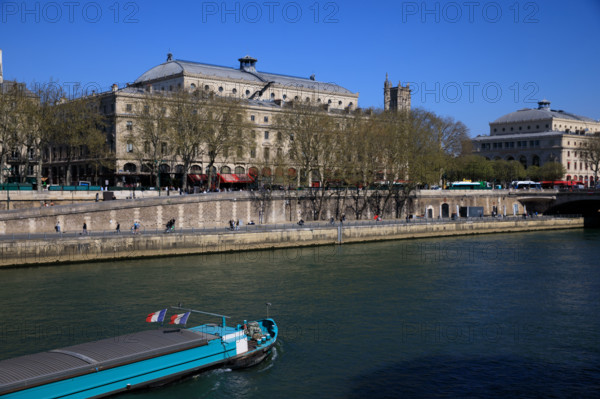 Paris, quai de la Mégisserie