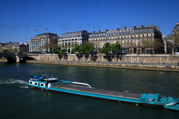 Paris, quai de la Mégisserie