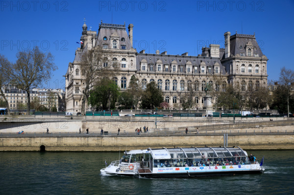 Paris, quai de l'Hôtel de Ville