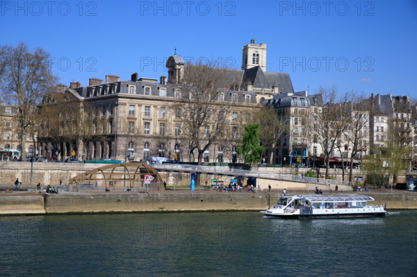 Paris, quai de l'Hôtel de Ville