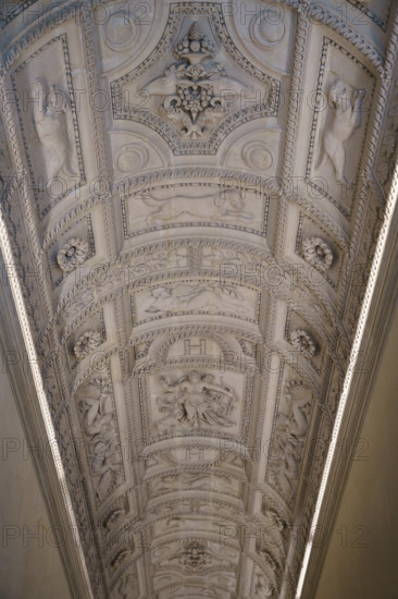 Paris, Musée du Louvre, escalier Henri II