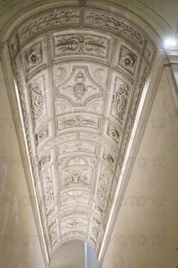 Paris, Musée du Louvre, escalier Henri II