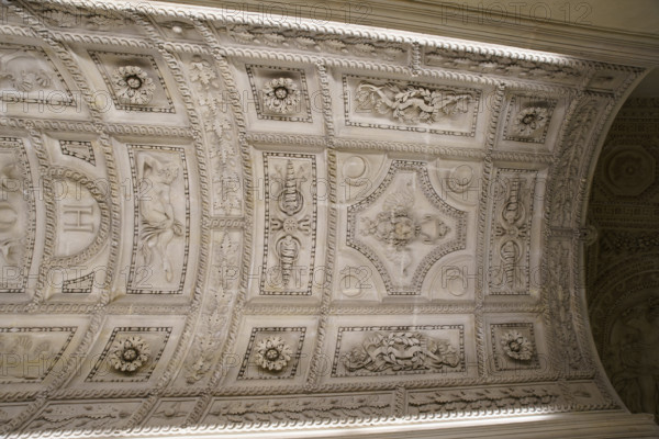 Paris, Musée du Louvre, escalier Henri II