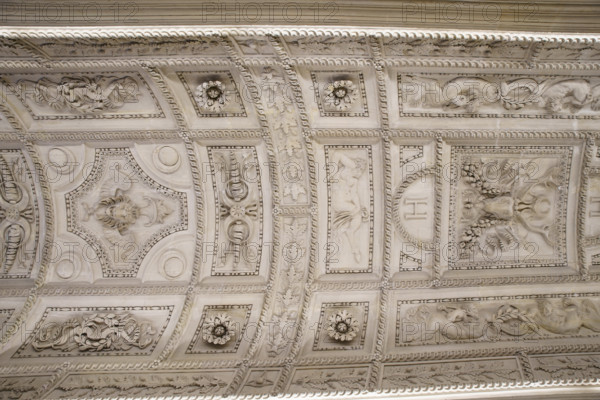 Paris, Musée du Louvre, escalier Henri II