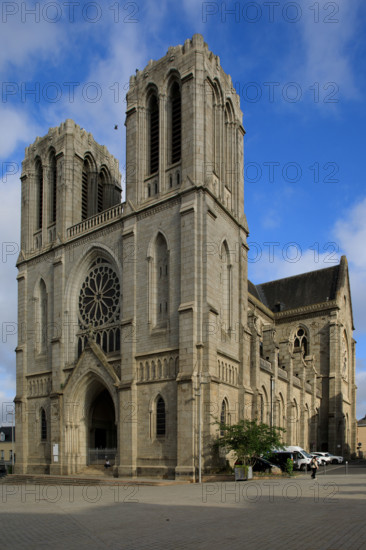 france, région Normandie, Orne, Flers, plavce de Dr Vayssières, église saint Germain,