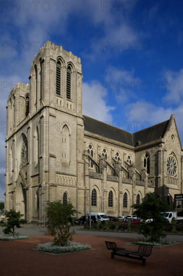 france, région Normandie, Orne, Flers, plavce de Dr Vayssières, église saint Germain,
