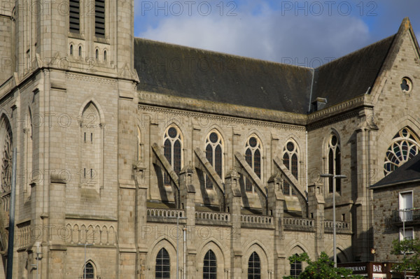 france, région Normandie, Orne, Flers, plavce de Dr Vayssières, église saint Germain,