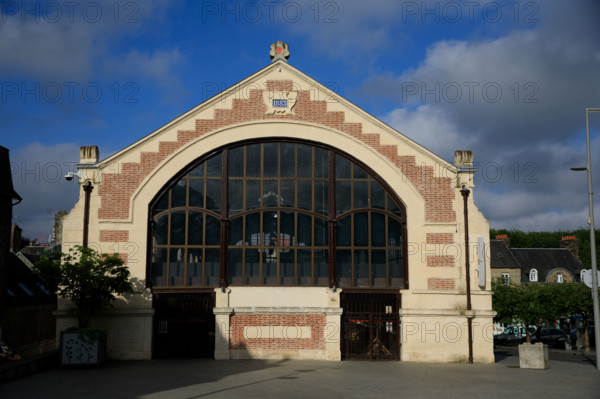 france, région Normandie, Orne, Flers, plave de Dr Vayssières, halle du marché,