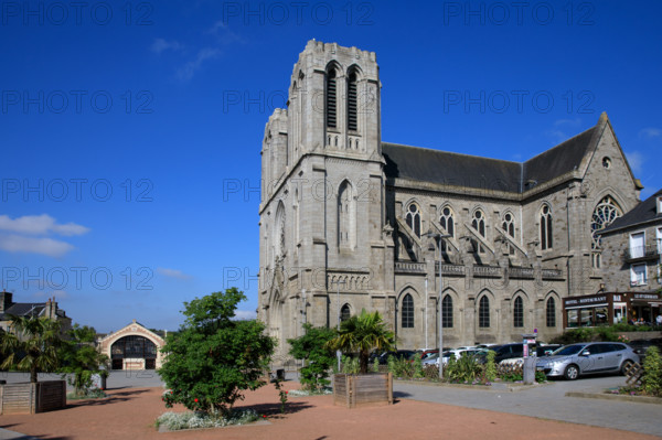 france, région Normandie, Orne, Flers, plavce de Dr Vayssières, église saint Germain,