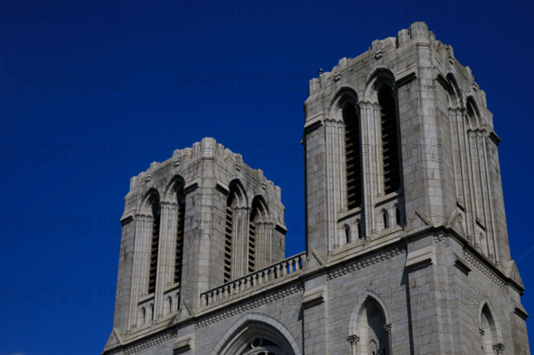 france, région Normandie, Orne, Flers, plavce de Dr Vayssières, église saint Germain,