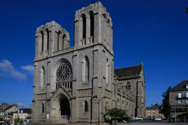 france, région Normandie, Orne, Flers, plavce de Dr Vayssières, église saint Germain,