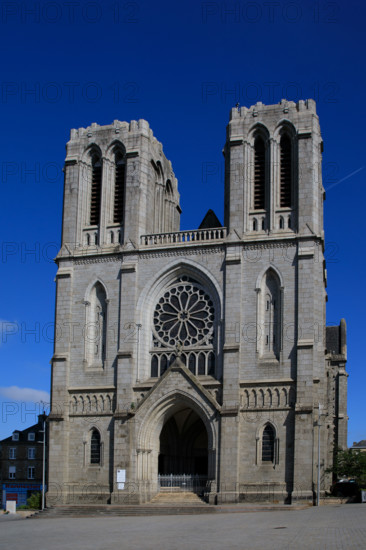 france, région Normandie, Orne, Flers, plavce de Dr Vayssières, église saint Germain,