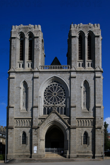 france, région Normandie, Orne, Flers, plavce de Dr Vayssières, église saint Germain,