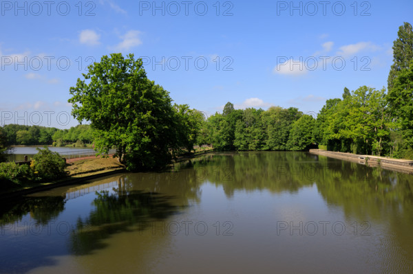 france, région Normandie, Orne, Flers, parc du chateau-musée, ancien hotel de ville,