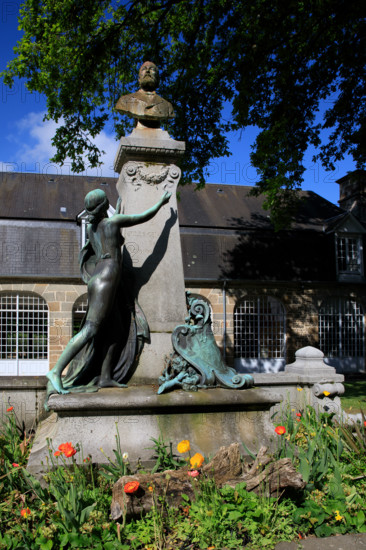 france, région Normandie, Orne, Flers, parc du chateau-musée, ancien hotel de ville,?monument aux morts,