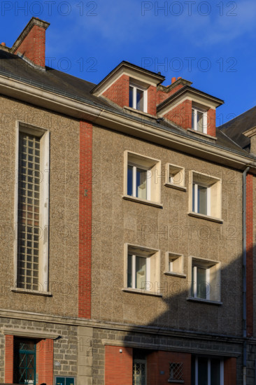 france, région Normandie, Orne, Flers, rue de la 11e Divisin Brittanique, facade de la reconstruction,