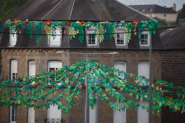 france, région Normandie, Orne, Flers, place du général Leclerc, decorations de l'été 2025