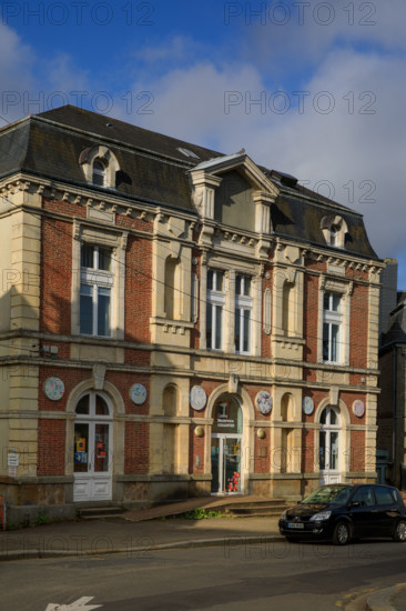 france, région Normandie, Orne, Flers, square Delaunay,, centre madeleine lointier