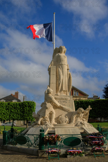 france, région Normandie, Orne, Flers, square Delaunay, monument aux morts,