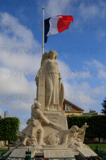 france, région Normandie, Orne, Flers, square Delaunay, monument aux morts,
