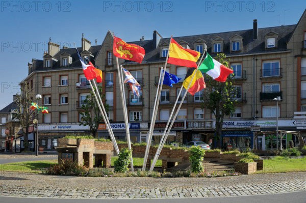 france, région Normandie, Orne, Flers, place du général de Gaulle, carefour giratoire avec drapeaux,
