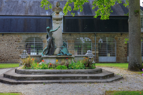 france, région Normandie, Orne, Flers, parc du chateau-musée, ancien hotel de ville,?monument aux morts,