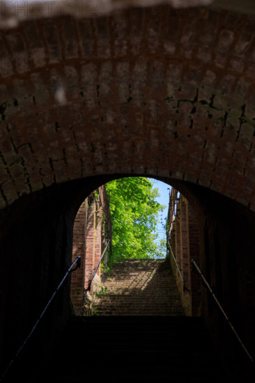 france, région Hauts de france, Somme, Ault, porte du moulinet et escaliers vers les hauteurs de la ville,