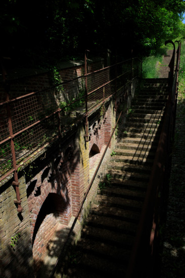 france, région Hauts de france, Somme, Ault, porte du moulinet et escaliers vers les hauteurs de la ville,