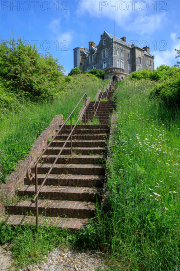 france, région Hauts de france, Somme, Ault, porte du moulinet et escaliers vers les hauteurs de la ville,