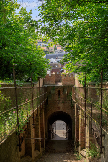 france, région Hauts de france, Somme, Ault, porte du moulinet et escaliers vers les hauteurs de la ville,