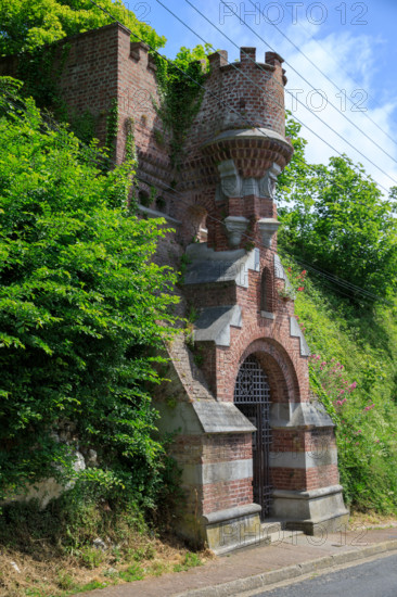 france, région Hauts de france, Somme, Ault, porte du moulinet et escaliers vers les hauteurs de la ville,