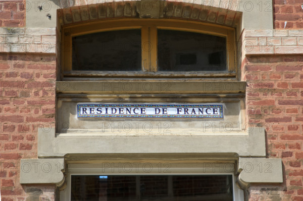 france, région Hauts de france, Somme, Ault, rue des fonts benits, facades