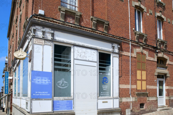 france, région Hauts de france, Somme, Ault, ruellette saint Pierre,, etude de notaire,
