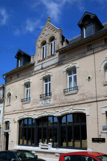 france, région Hauts de france, Somme, Ault,ancienne poste, magasin de deco,