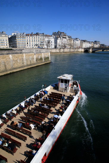 Paris, péniche sur la Seine