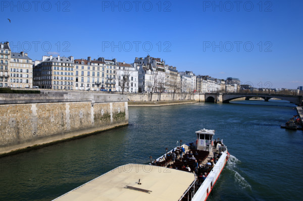 Paris, péniche sur la Seine
