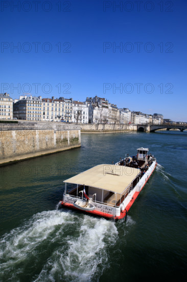 Paris, péniche sur la Seine
