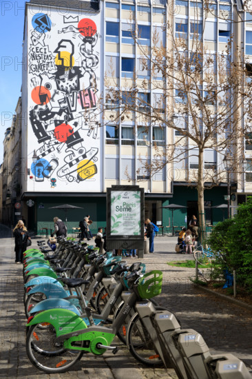 Paris, place Edmond Michelet