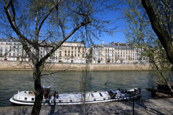 Paris, quai de la Tournelle