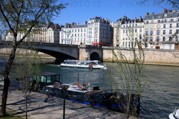 Paris, quai de la Tournelle