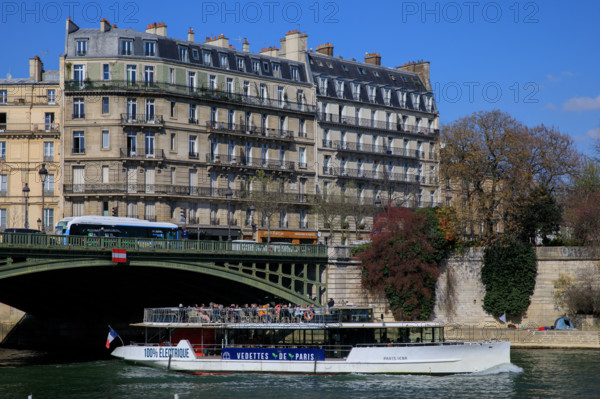 Paris, quai Saint-Bernard