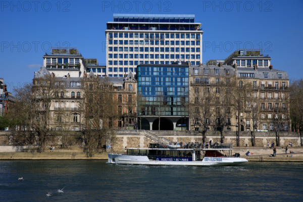 Paris, quai Saint-Bernard