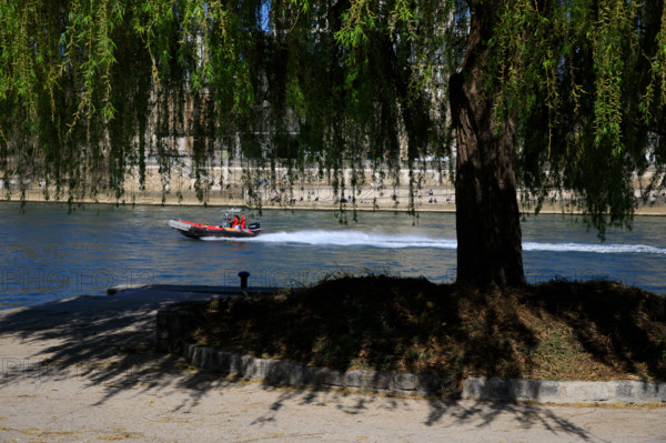 Paris, quai Saint-Bernard