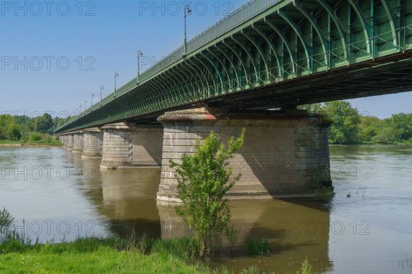 france, région centre, Loiret, Briare, pont canal de Birare, pont-canal portant le canal latéral à la Loire au-dessus de la Loire. concu pas les ateliers de Gustave Eiffel,