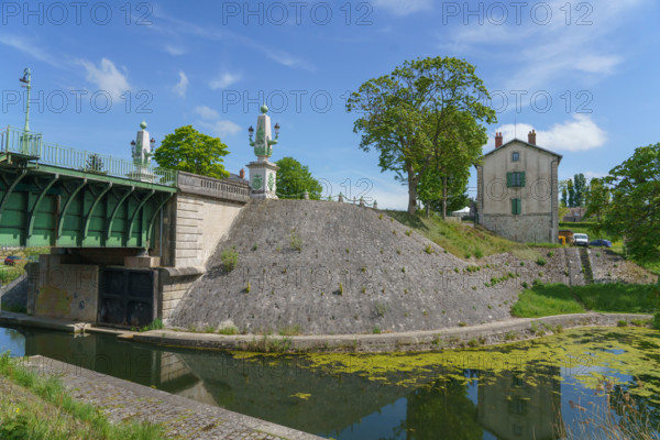 france, région centre, Loiret, Briare, pont canal de Birare, pont-canal portant le canal latéral à la Loire au-dessus de la Loire. concu pas les ateliers de Gustave Eiffel,