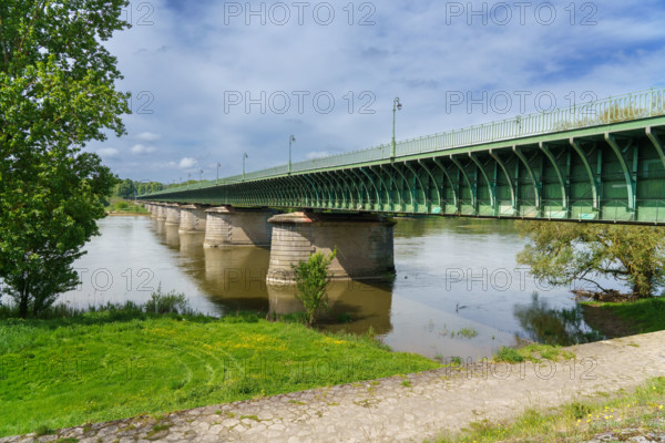 france, région centre, Loiret, Briare, pont canal de Birare, pont-canal portant le canal latéral à la Loire au-dessus de la Loire. concu pas les ateliers de Gustave Eiffel,