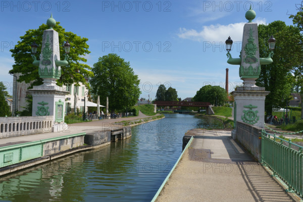 france, région centre, Loiret, Briare, pont canal de Birare, pont-canal portant le canal latéral à la Loire au-dessus de la Loire. concu pas les ateliers de Gustave Eiffel,