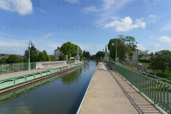 france, région centre, Loiret, Briare, pont canal de Birare, pont-canal portant le canal latéral à la Loire au-dessus de la Loire. concu pas les ateliers de Gustave Eiffel,