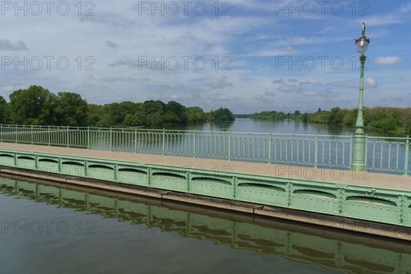 france, région centre, Loiret, Briare, pont canal de Birare, pont-canal portant le canal latéral à la Loire au-dessus de la Loire. concu pas les ateliers de Gustave Eiffel,