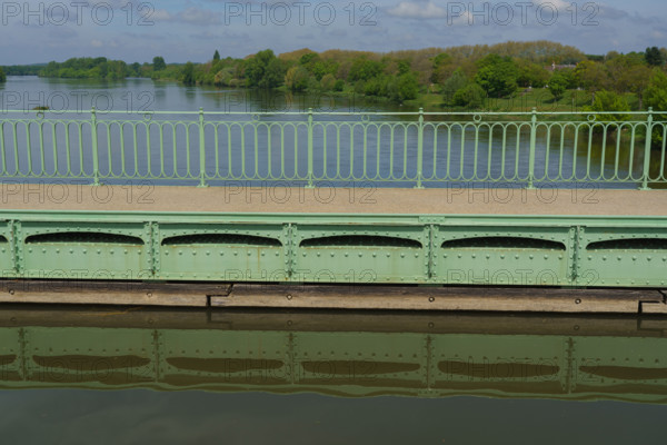 france, région centre, Loiret, Briare, pont canal de Birare, pont-canal portant le canal latéral à la Loire au-dessus de la Loire. concu pas les ateliers de Gustave Eiffel,